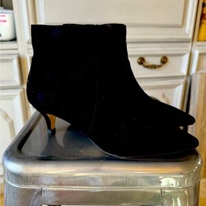 LOFT 1 inch heeled boots Black EUC. True to size.